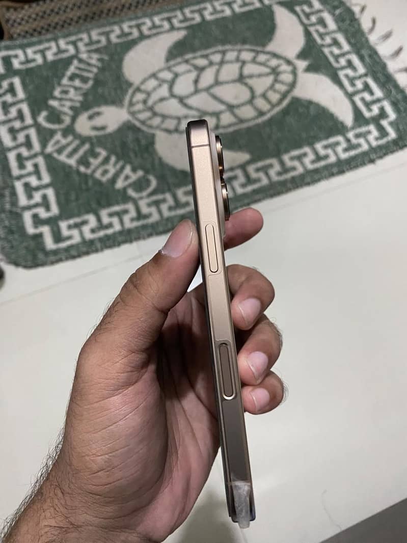 Apple iPhone 16 Pro 5