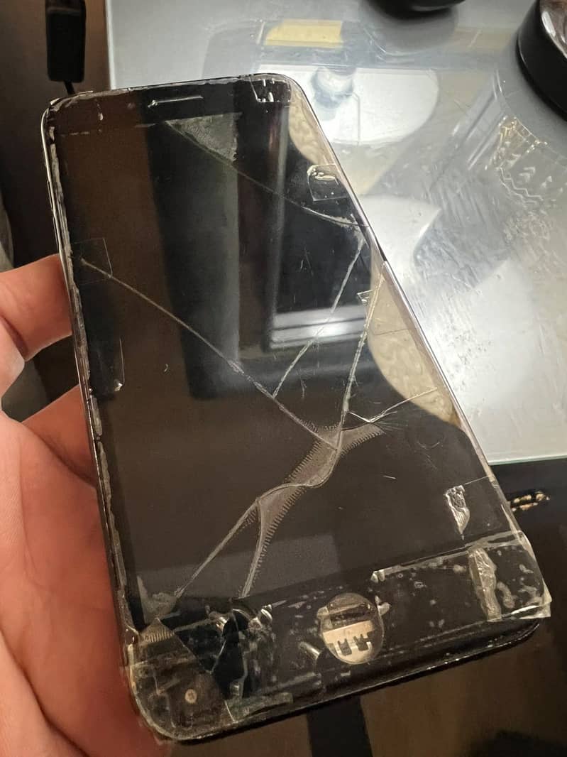 Apple iPhone 7 Plus 0