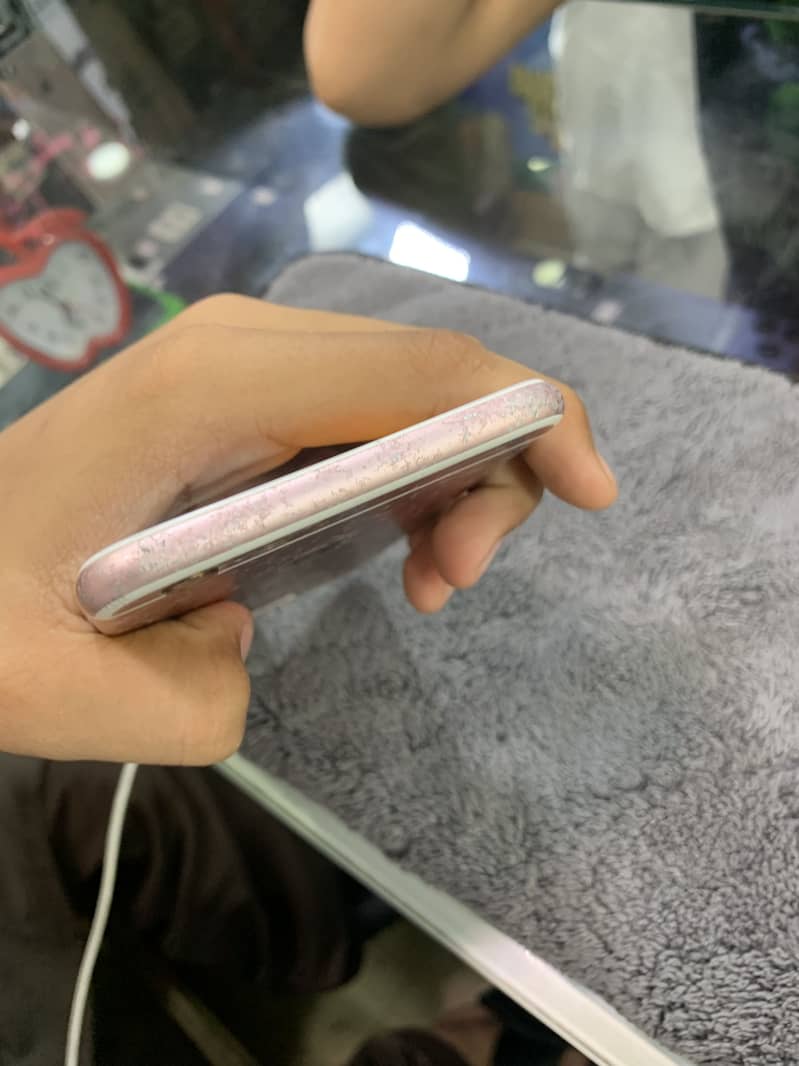 Apple iPhone 6S Plus 4