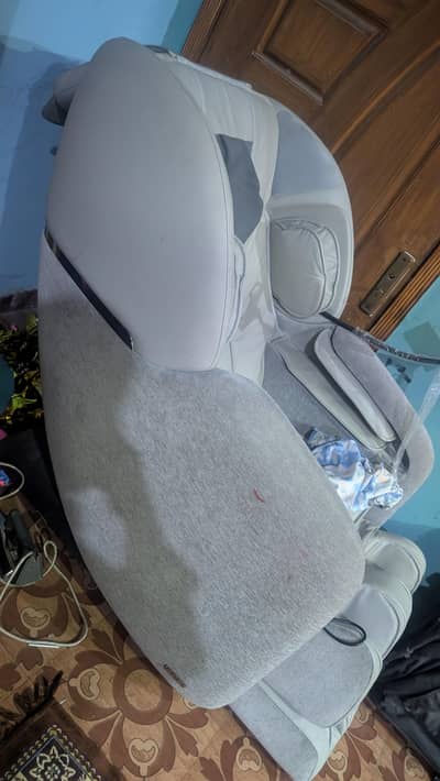 massage chair Good condition . 03.1. 7.4.6.40. 4.6. 6