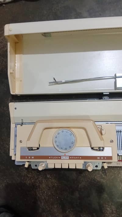BROTHER.  KNITTING.   MACHINE. MODEL.  KH 710