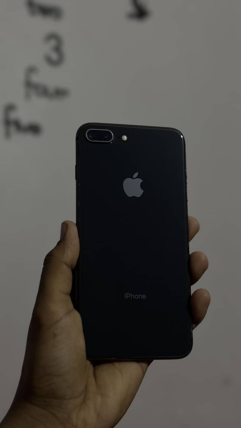 Apple iPhone 8 Plus 0