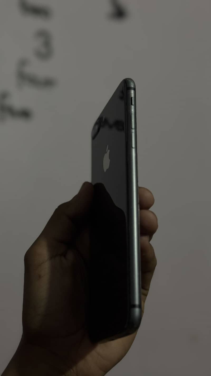 Apple iPhone 8 Plus 3