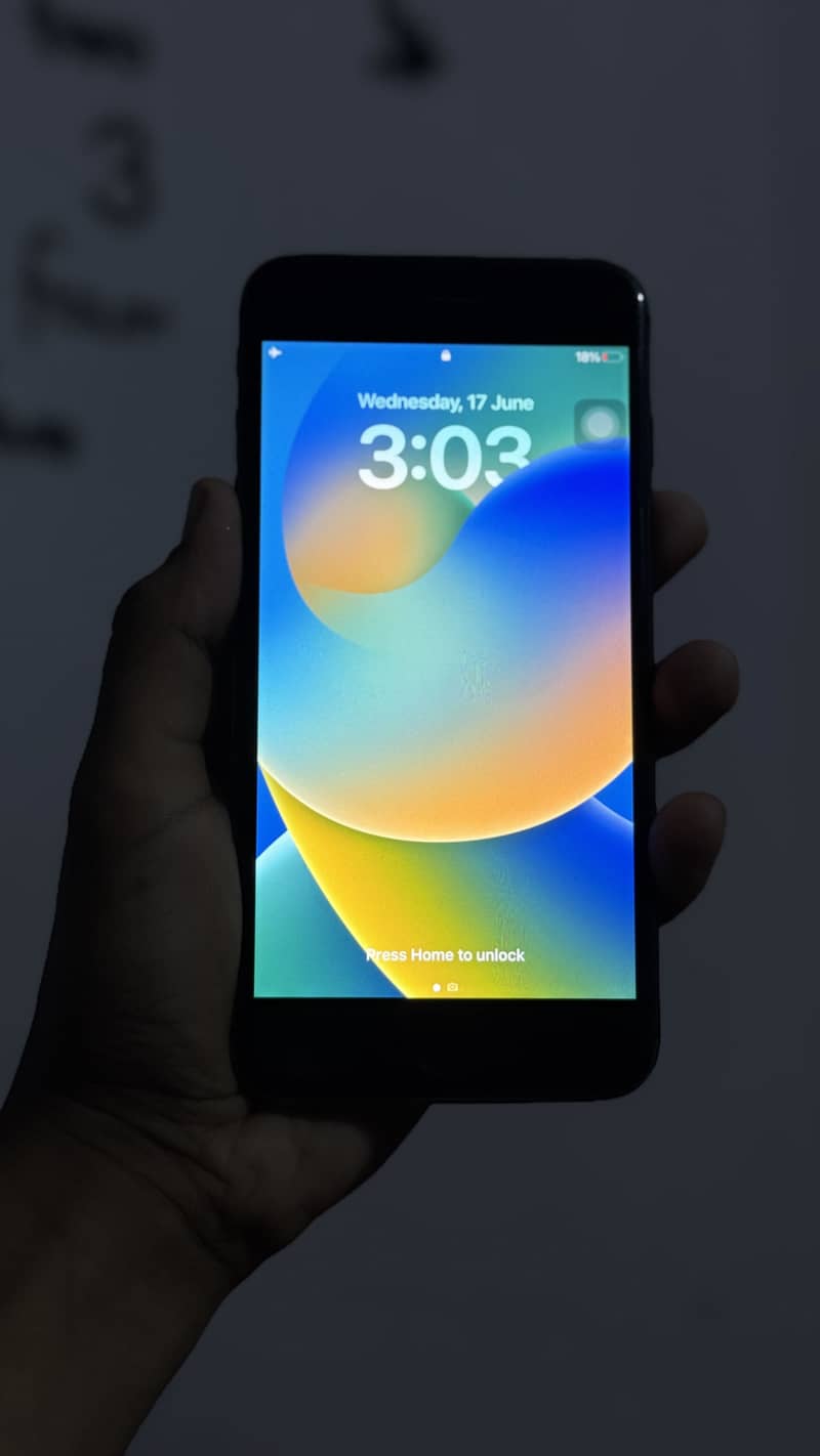 Apple iPhone 8 Plus 4