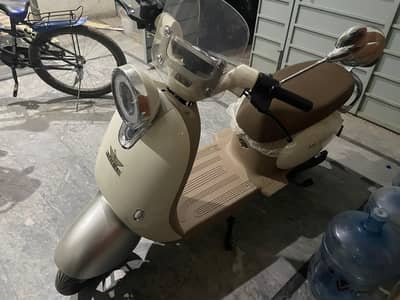 Electric unique Scooty for sale