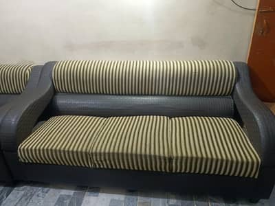 5 seater 3+1+1 h colour combination bhi acha he