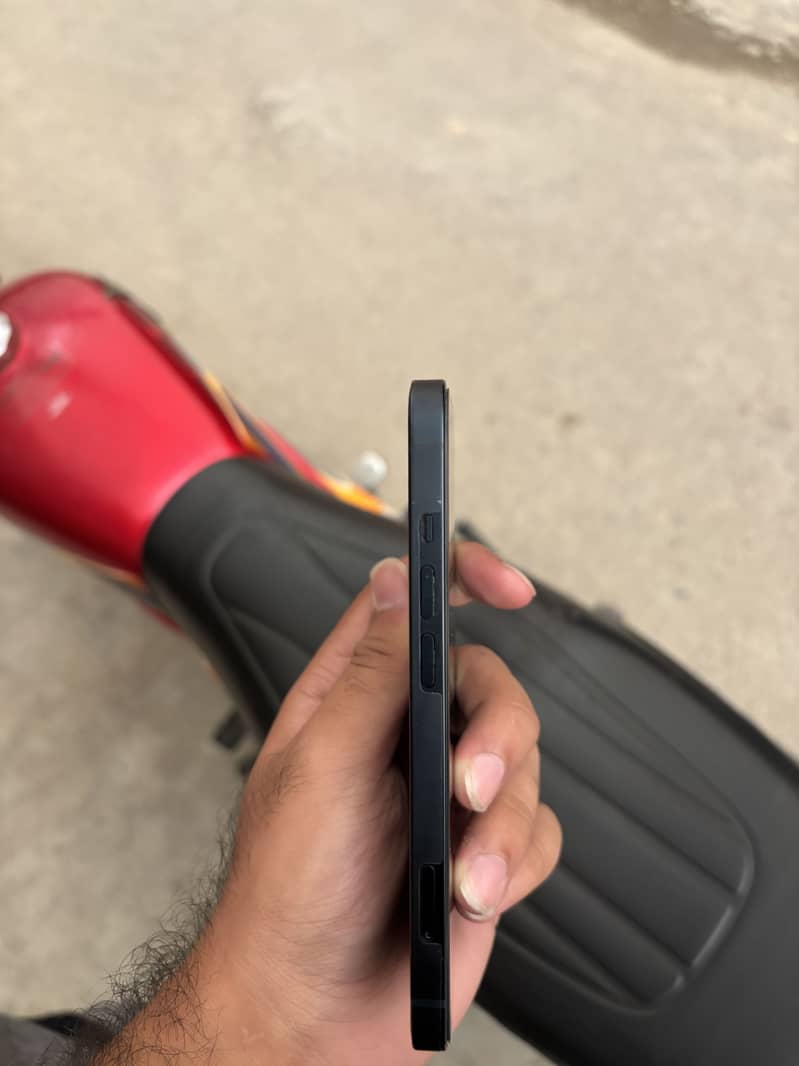 Apple iPhone 13 1