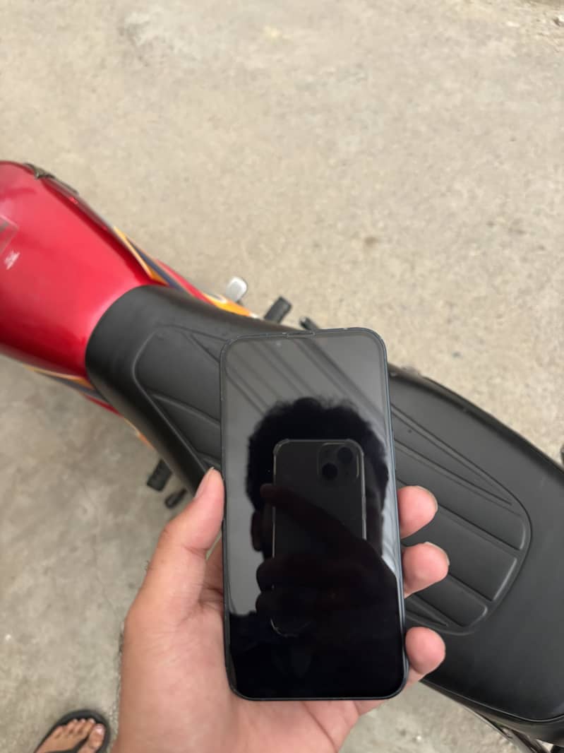 Apple iPhone 13 4