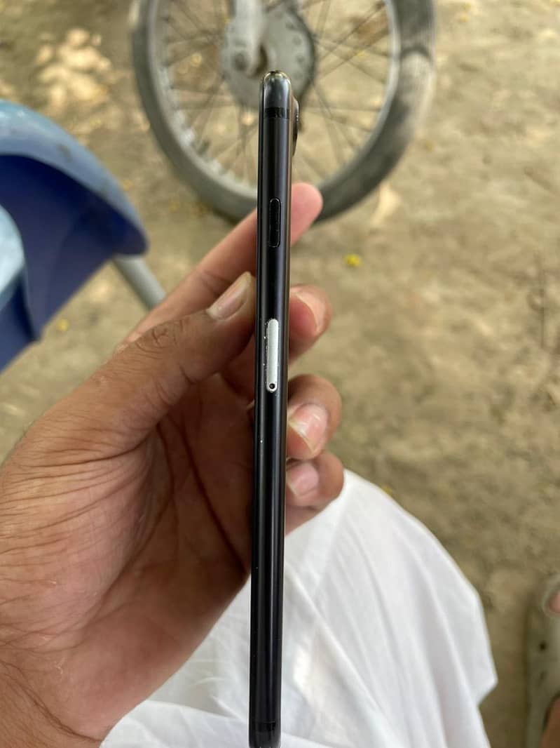 Apple iPhone 7 Plus 2
