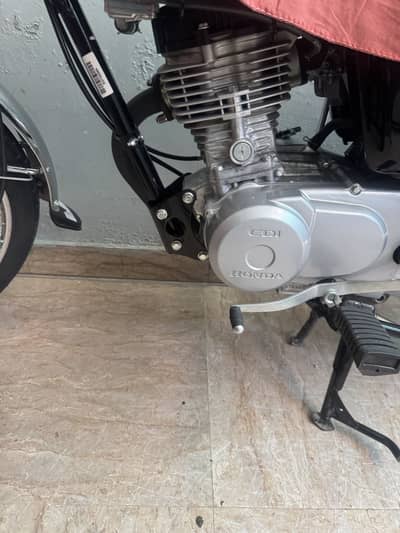 Honda 125 black colour all okay new bike