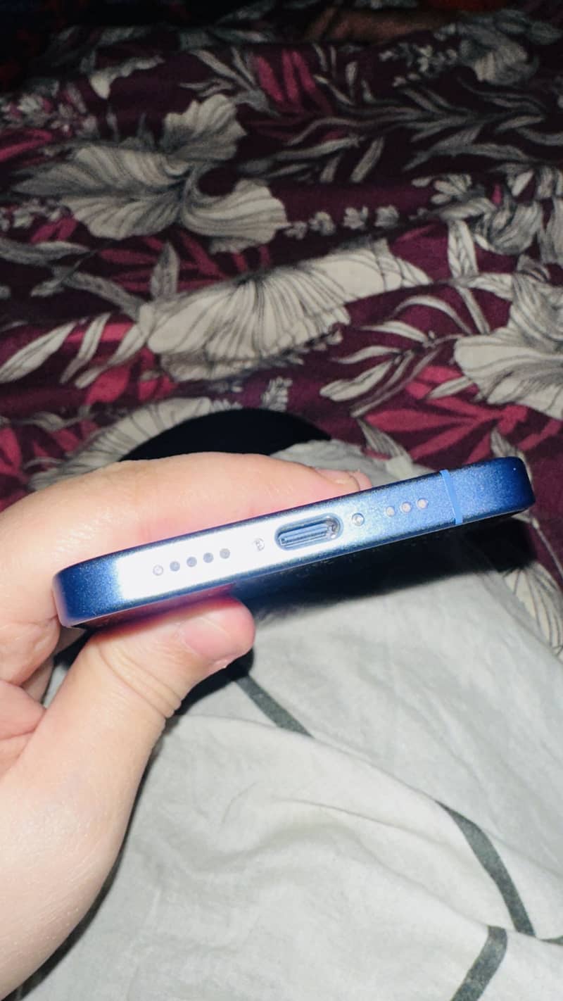 iPhone 16 0