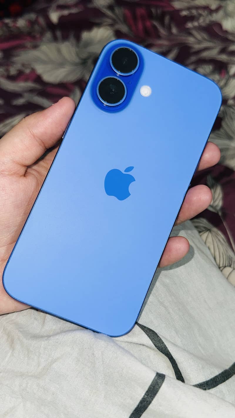 iPhone 16 4