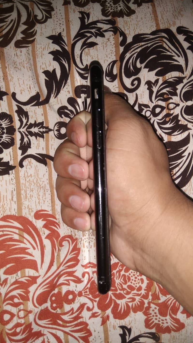 Apple iPhone 7 0
