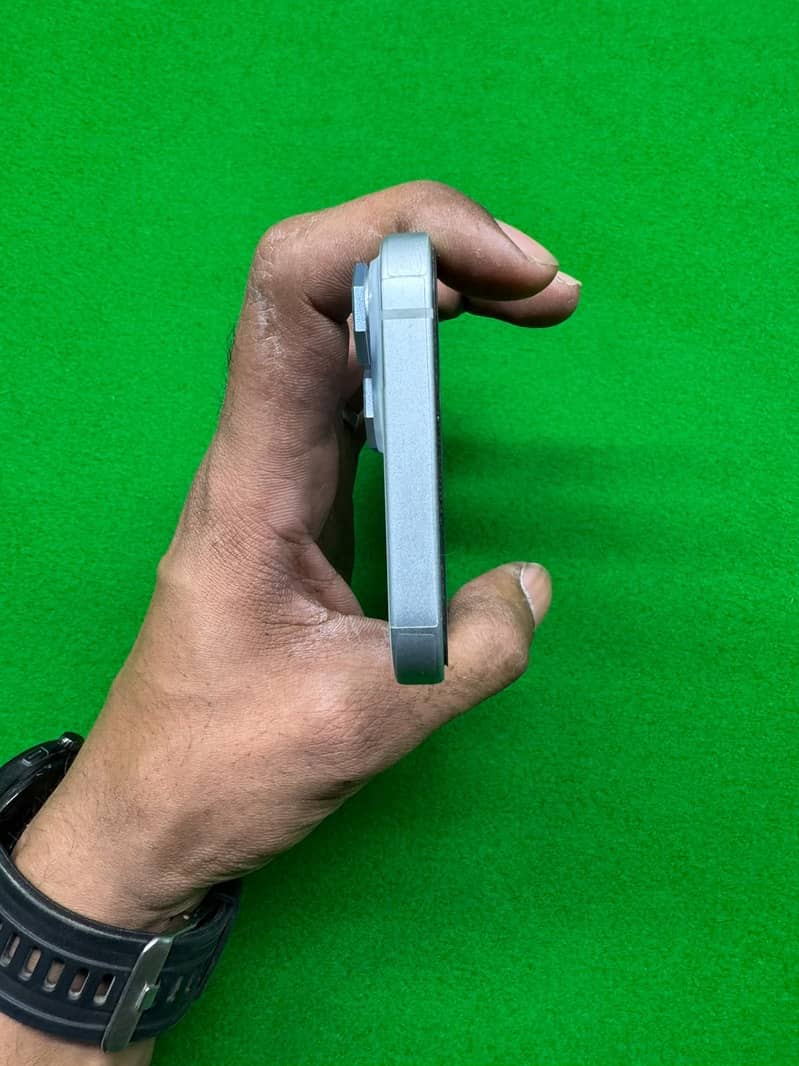 iPhone 15 2
