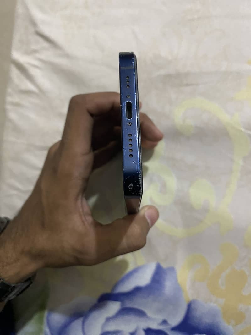 Apple iPhone 12 3