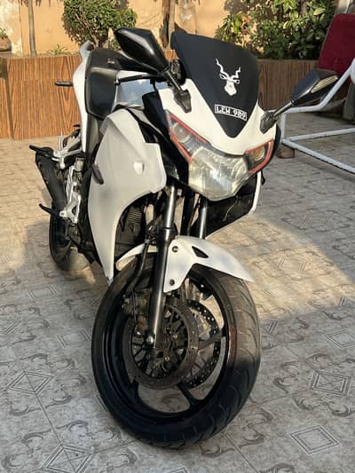 Honda CBR 250rr ( RACING REPLICA)