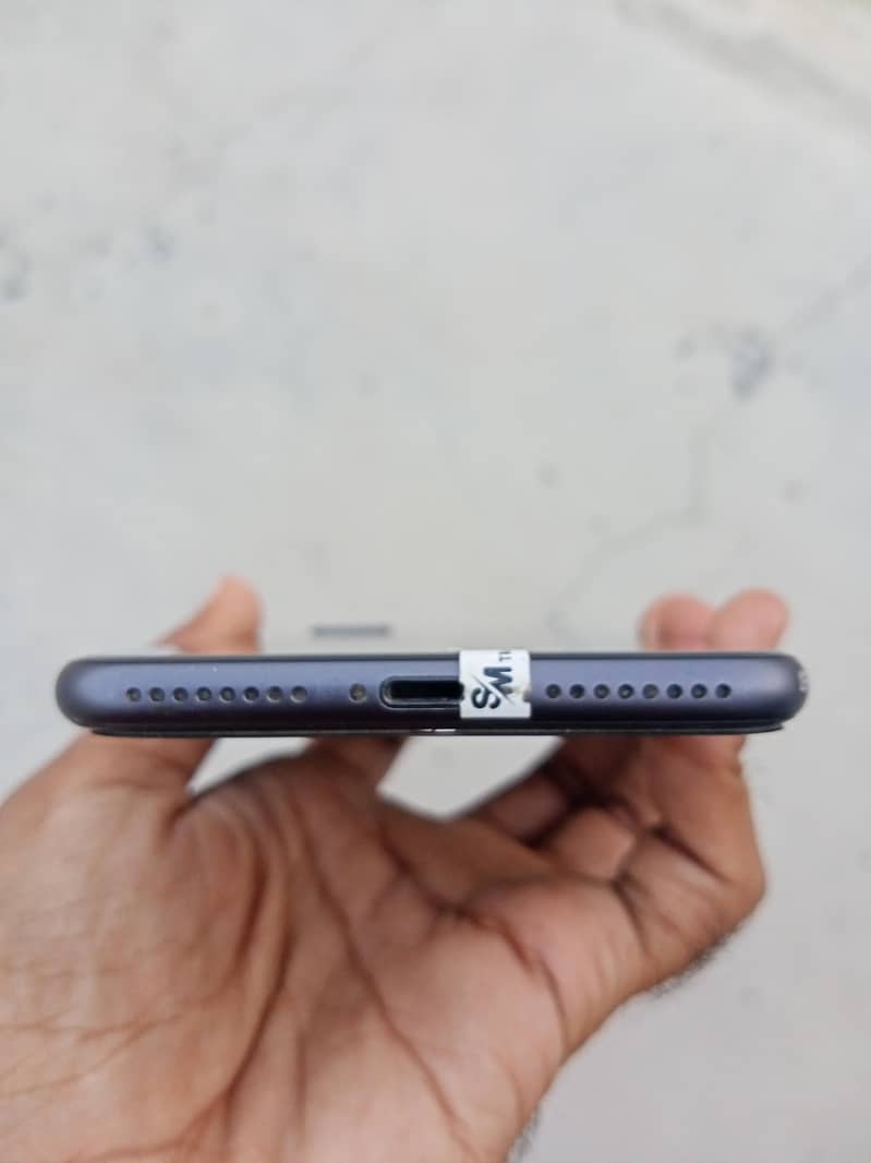 Apple iPhone 8 Plus 1