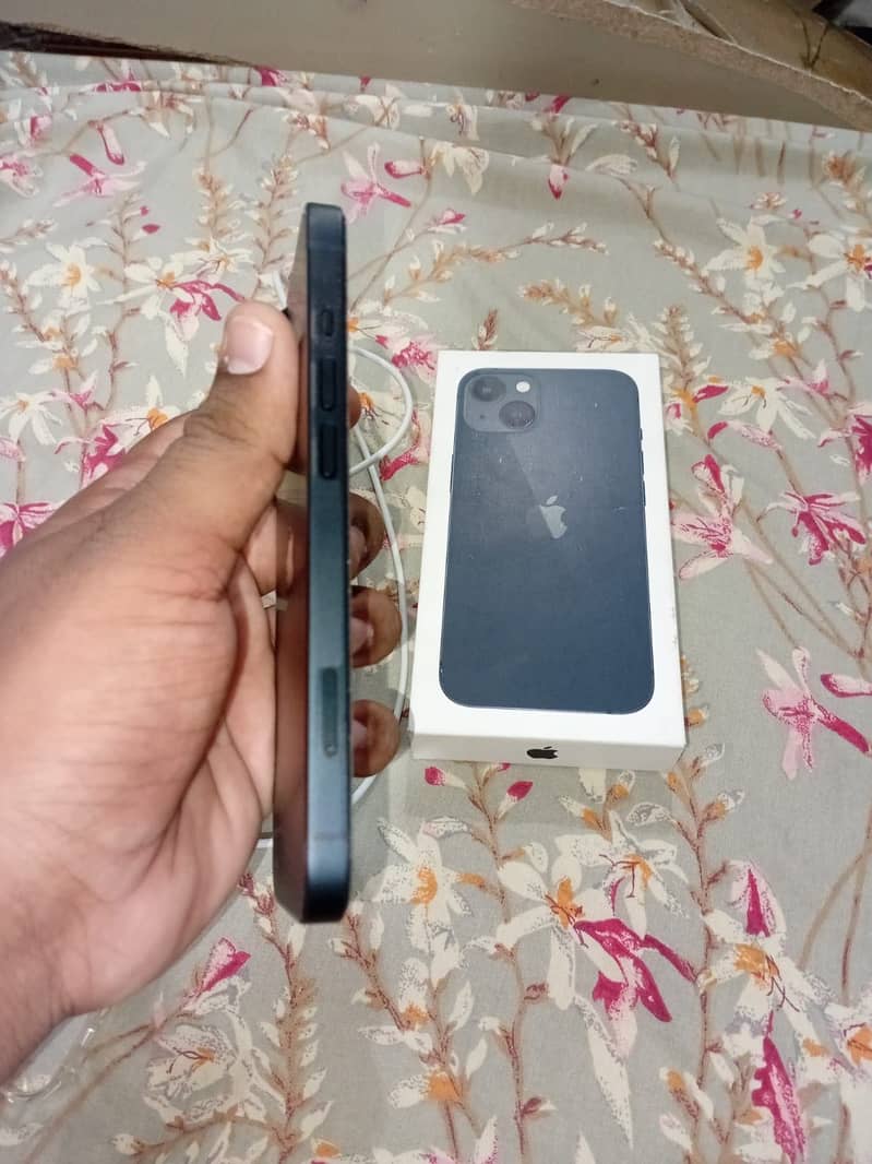 Apple iPhone 13 6