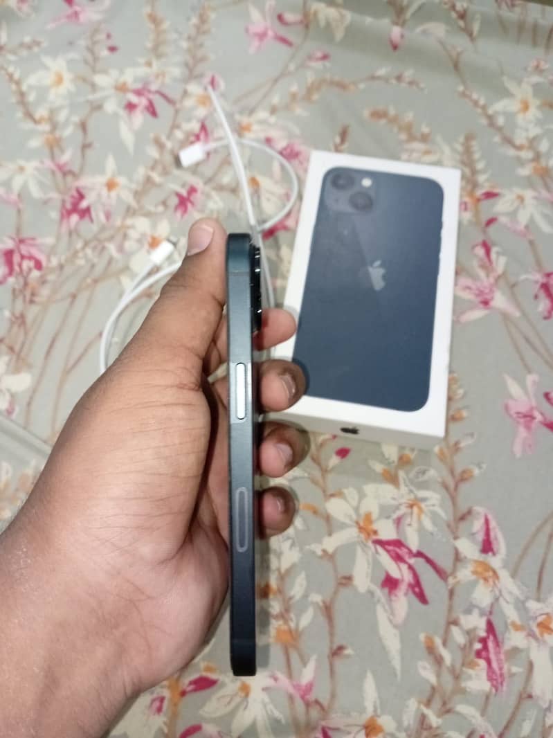 Apple iPhone 13 8
