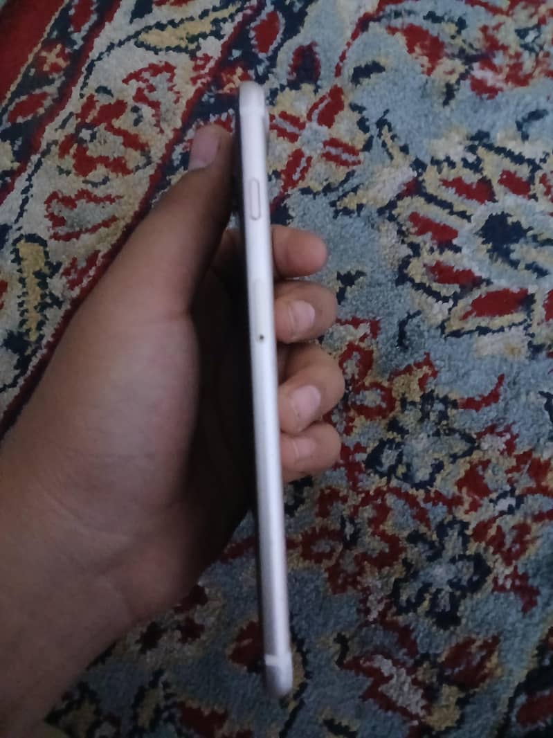 Apple iPhone 7 Plus 3
