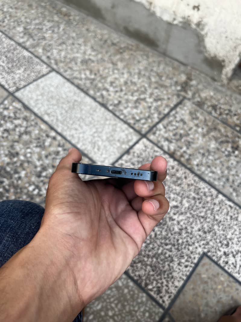 Apple iPhone 13 mini 1