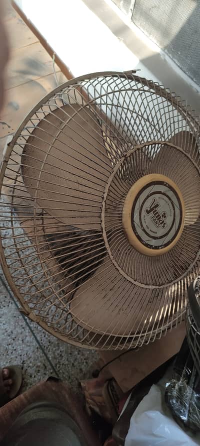 Bracket fan yunas.