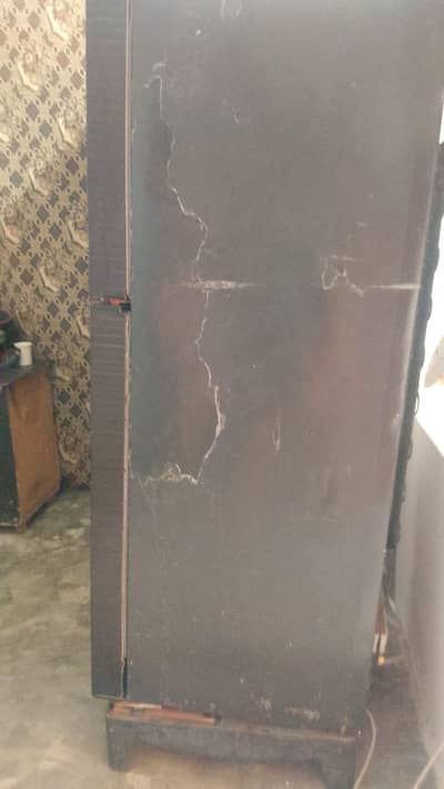 sada fridge jaldi bechni hai