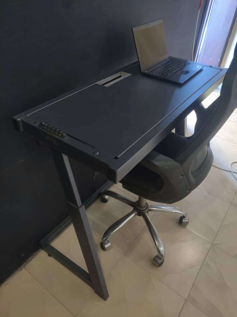 Height Adjustable Studio Table 2