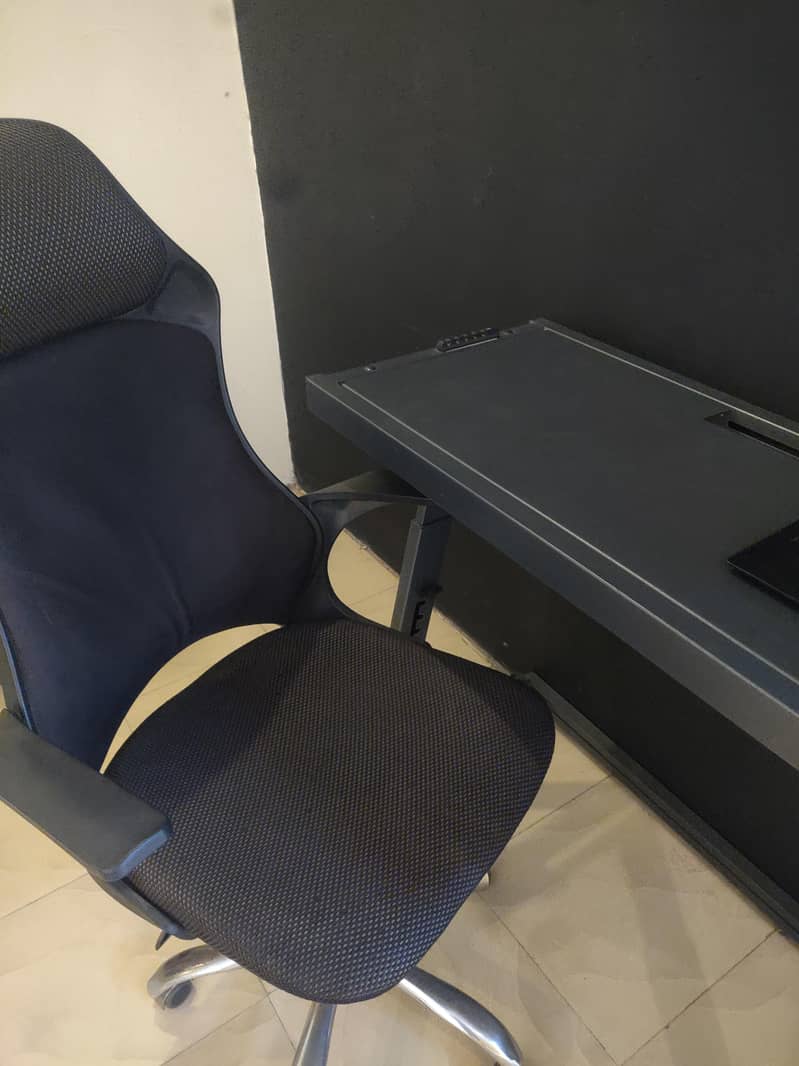 Height Adjustable Studio Table 10