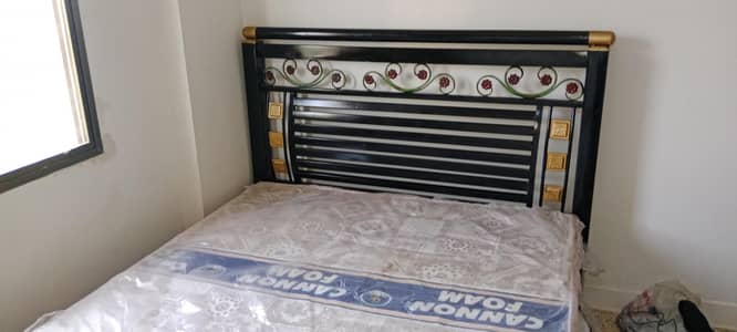 Queen size bed with mattress