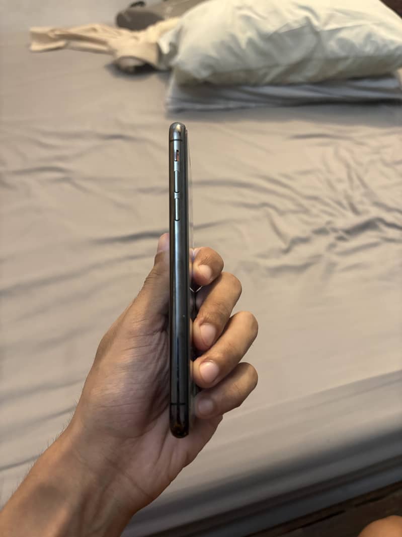 Apple iPhone X 3