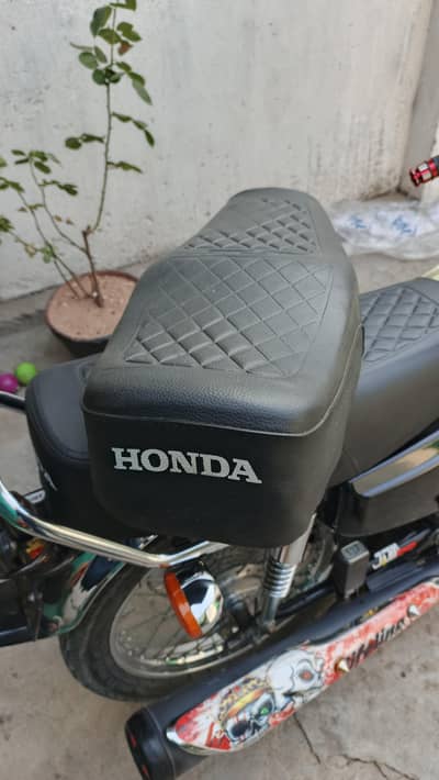 Honda 125 Seat
