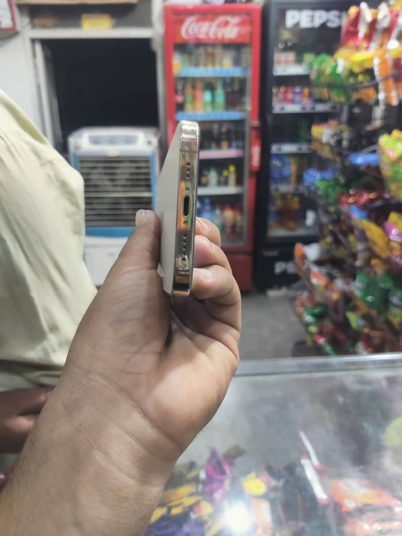 iphon12pro 4