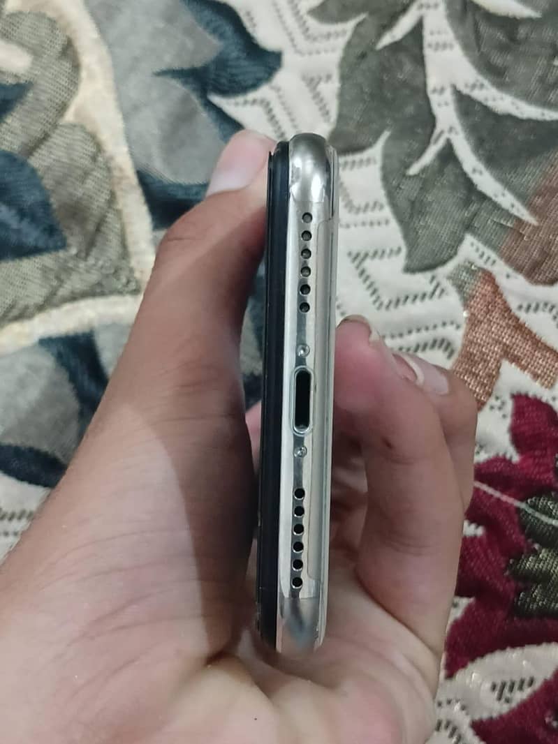 Apple iPhone X 3