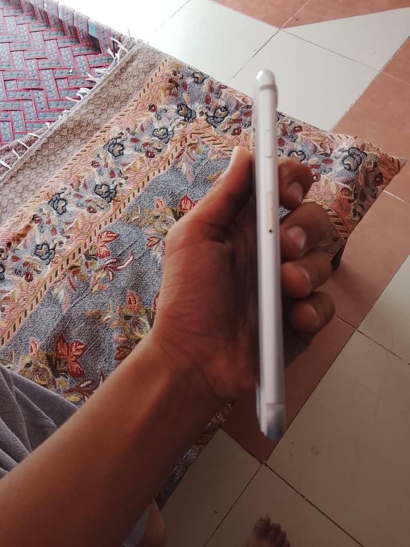 Apple iPhone 7 3