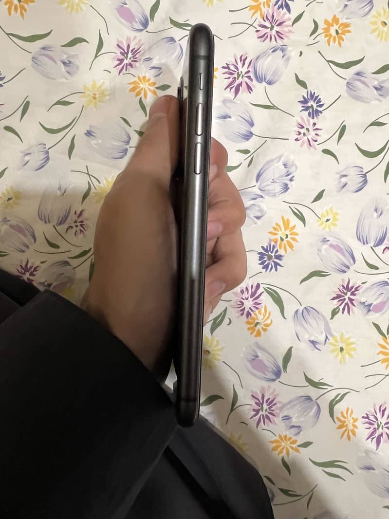 iPhone 11 5