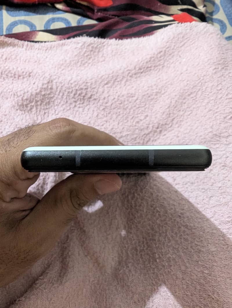 Google Pixel 6a 5