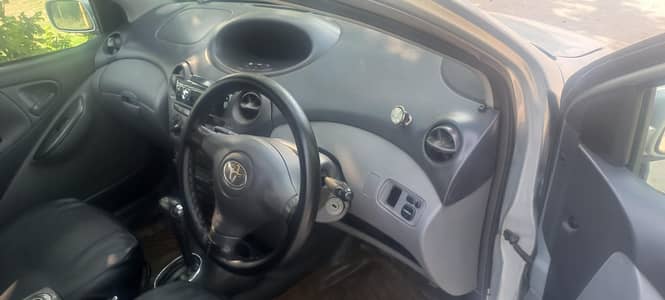 Toyota Vitz 2002