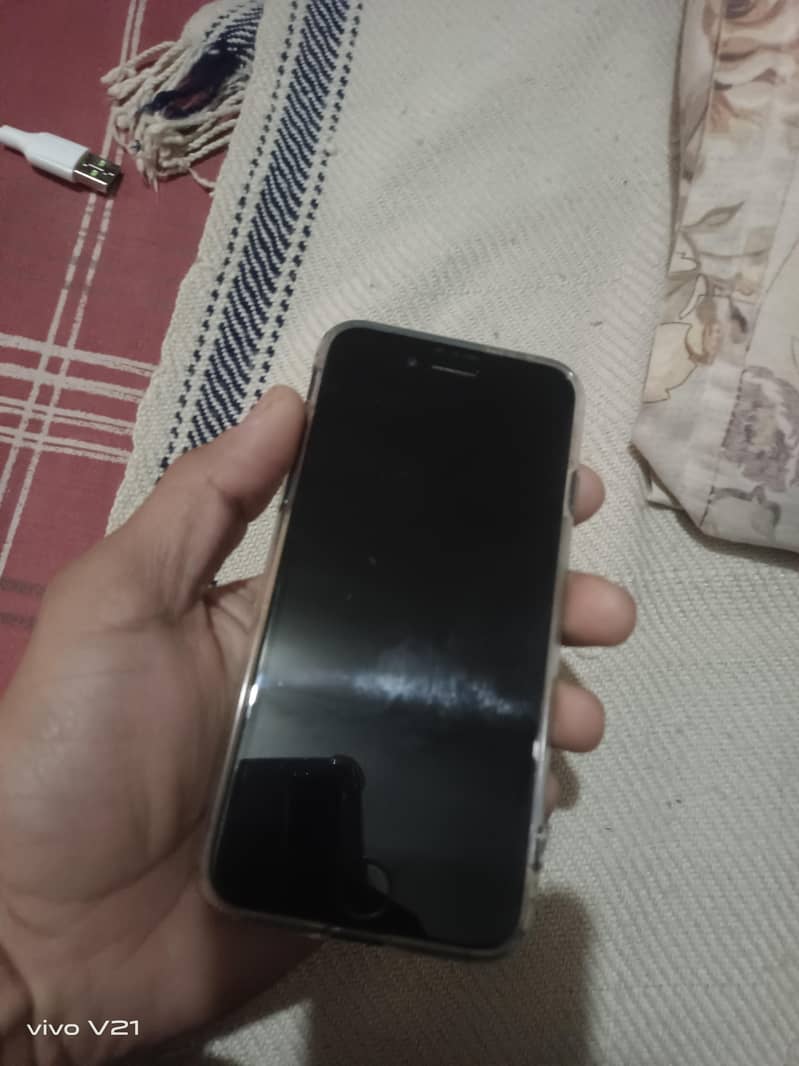 Apple iPhone 7 2