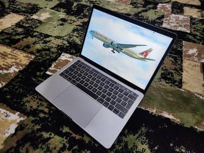 Apple Macbook Pro 2017 13 Inches
