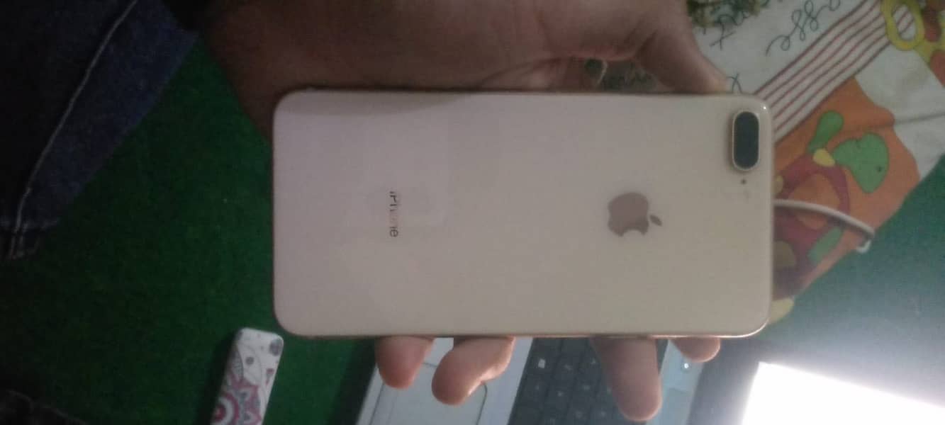 Apple iPhone 8 Plus 2