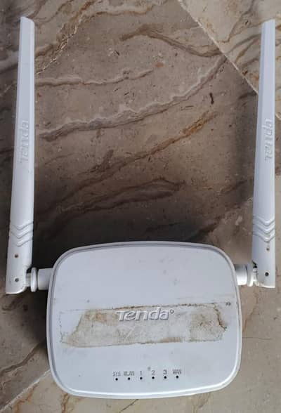 Tenda Router 9/10 condition