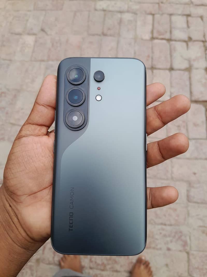 Tecno CAMON 40 Pro 1