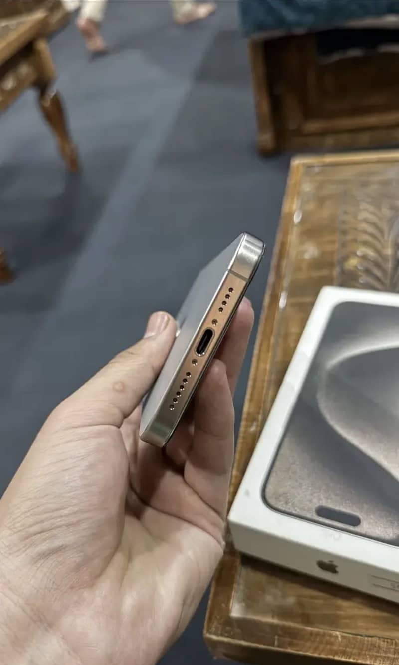Apple iPhone 15 Pro Max 3