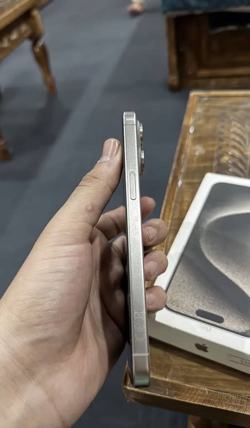 Apple iPhone 15 Pro Max 4