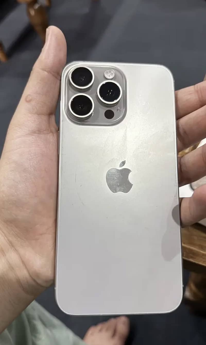 Apple iPhone 15 Pro Max 7