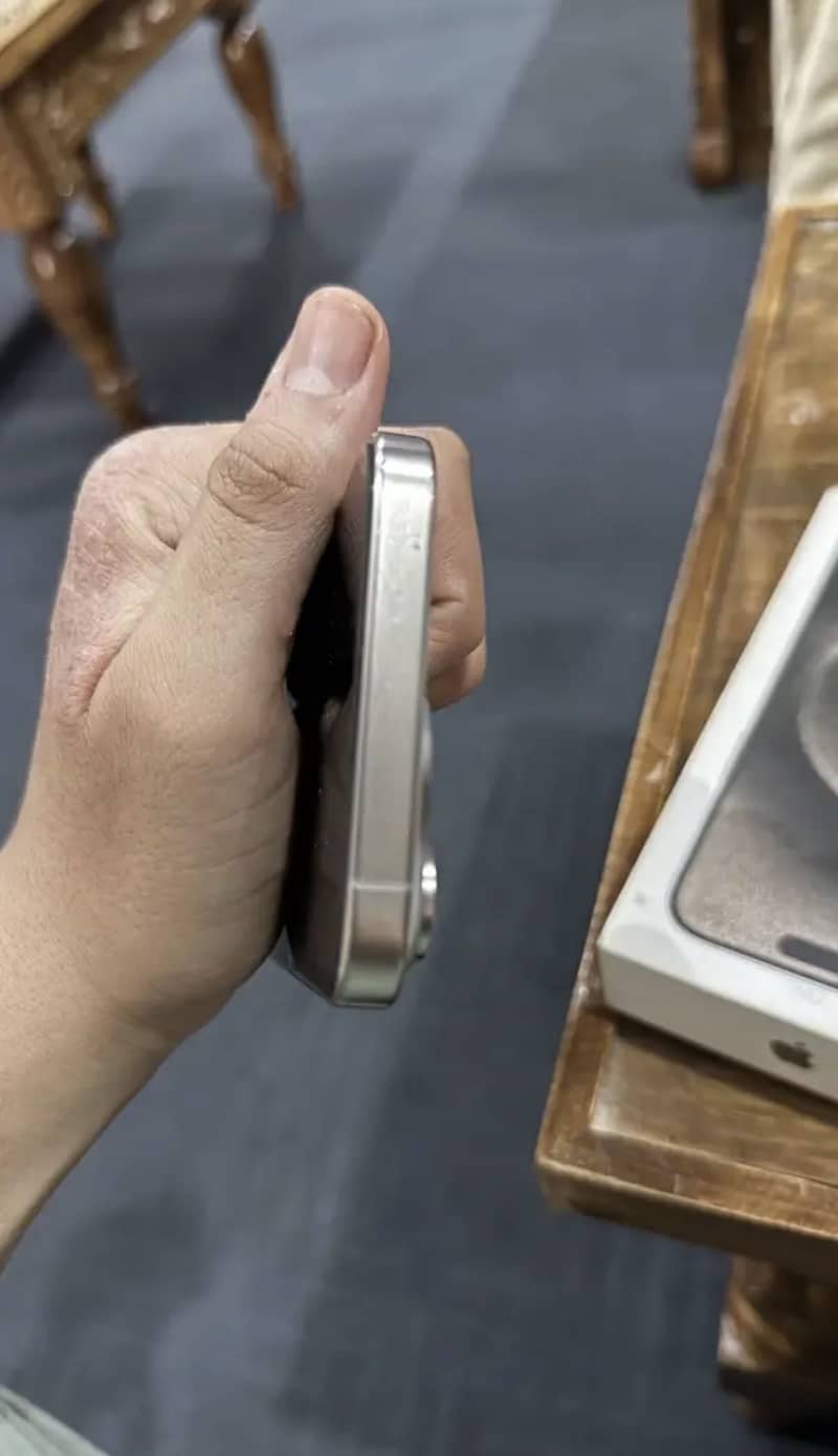 Apple iPhone 15 Pro Max 8