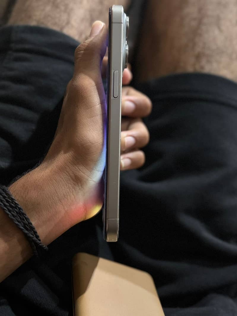 Apple iPhone 15 Pro Max 2
