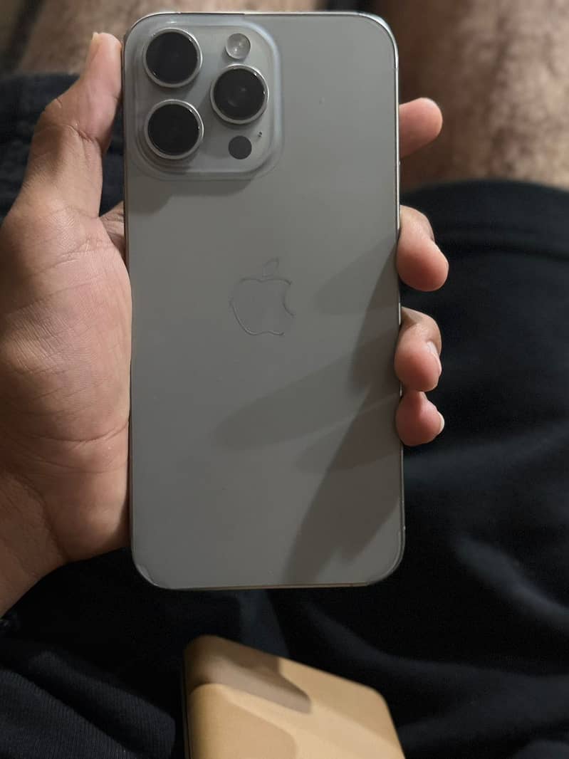 Apple iPhone 15 Pro Max 3