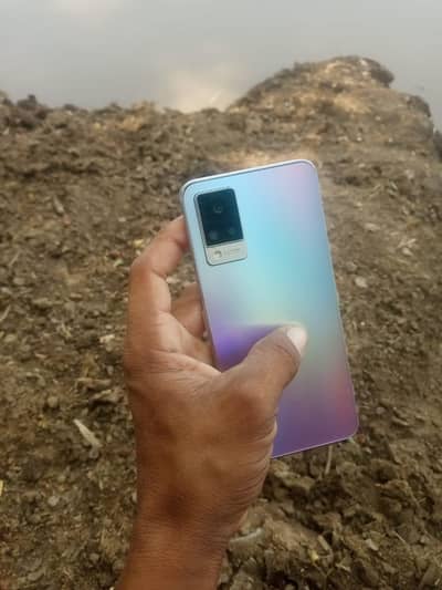 Vivo V21